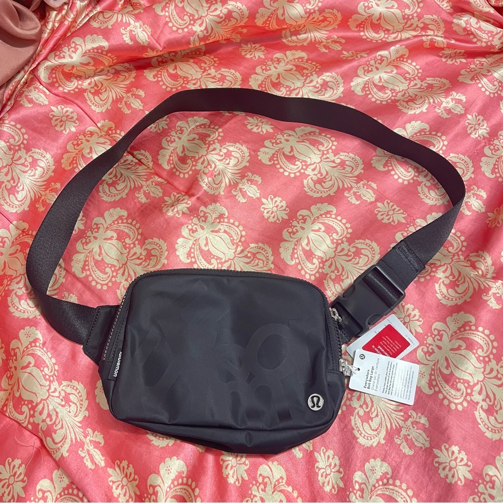 lululemon Everywhere Black Belt Bag large 2L